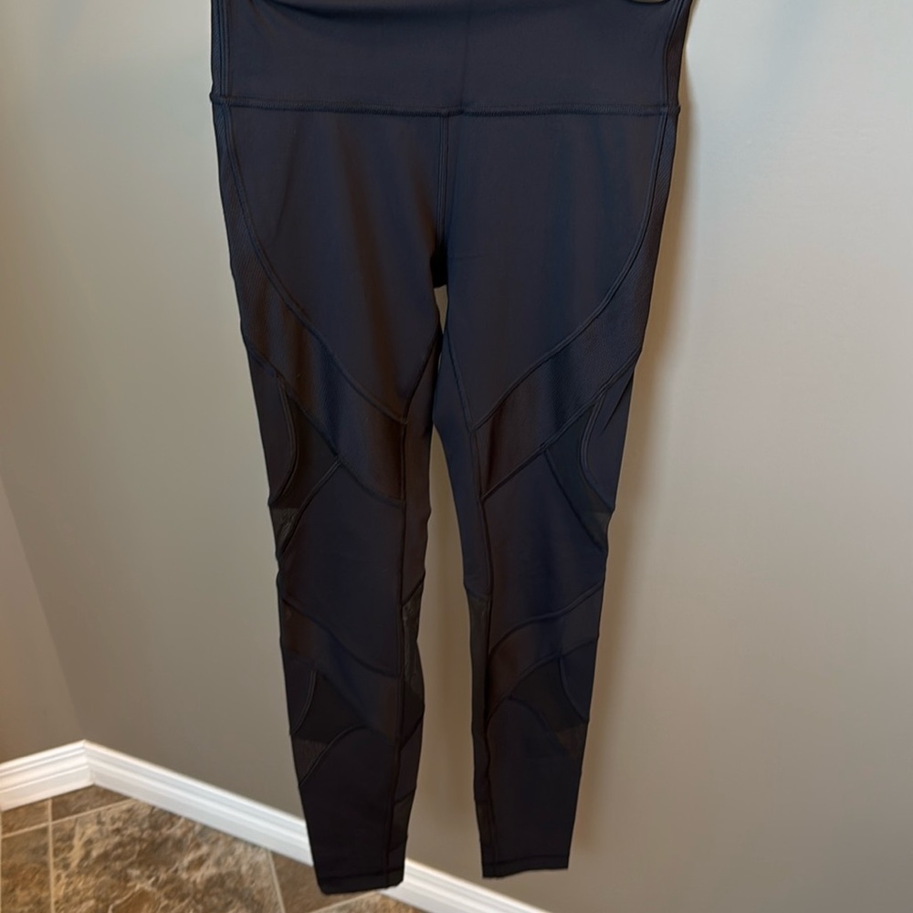 Lululemon Wunder Under Tight Mesh - Sz 6 Black